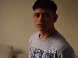 Aron_twink6