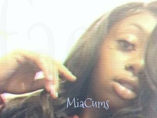 MiaCums