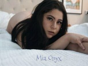 Mia_Onyx