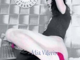 Mia_Valerin