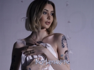 Nesolamaisone